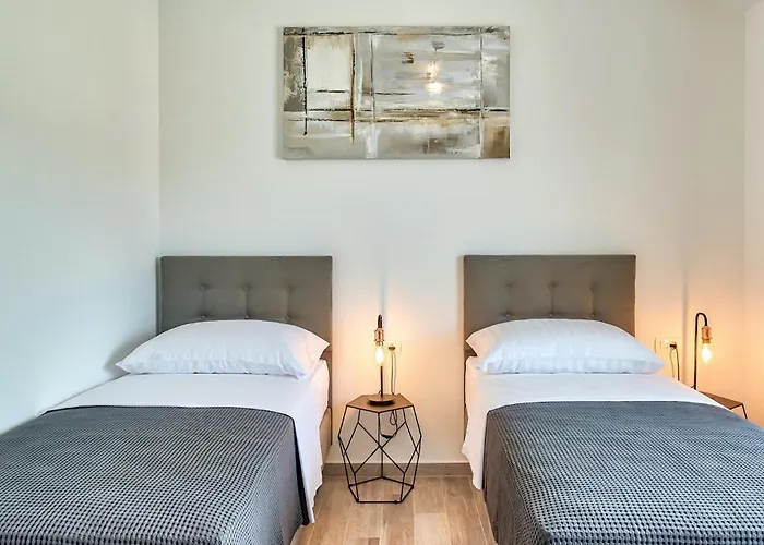 Ena Mar 펜션 자다르